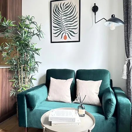 1587 - Cozy In *