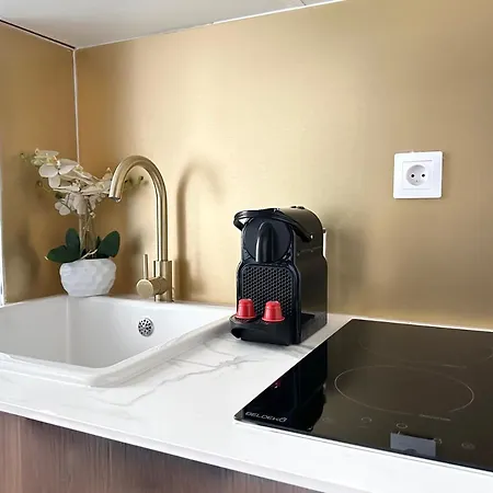 1587 - Cozy In Apartment