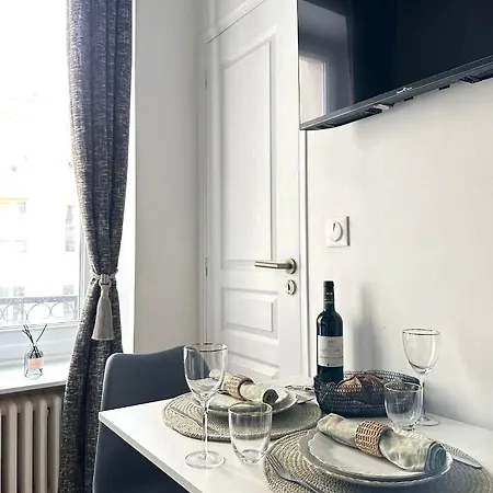 1587 - Cozy In Apartment Paris